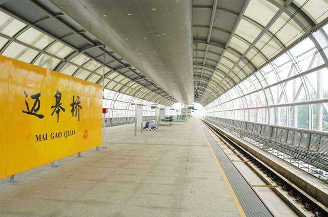 南京地鐵站（雙曲鋁單板應用）